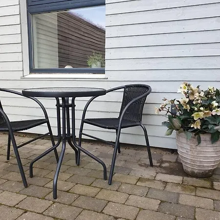 Charmerende Villalejlighed Pa 80 Kvm Inklusiv Gardhave Århus